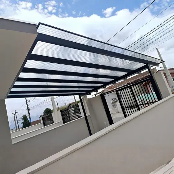 Telhado transparente com policarbonato alveolar