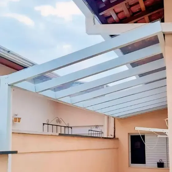 Cobertura transparente de vidro para varanda